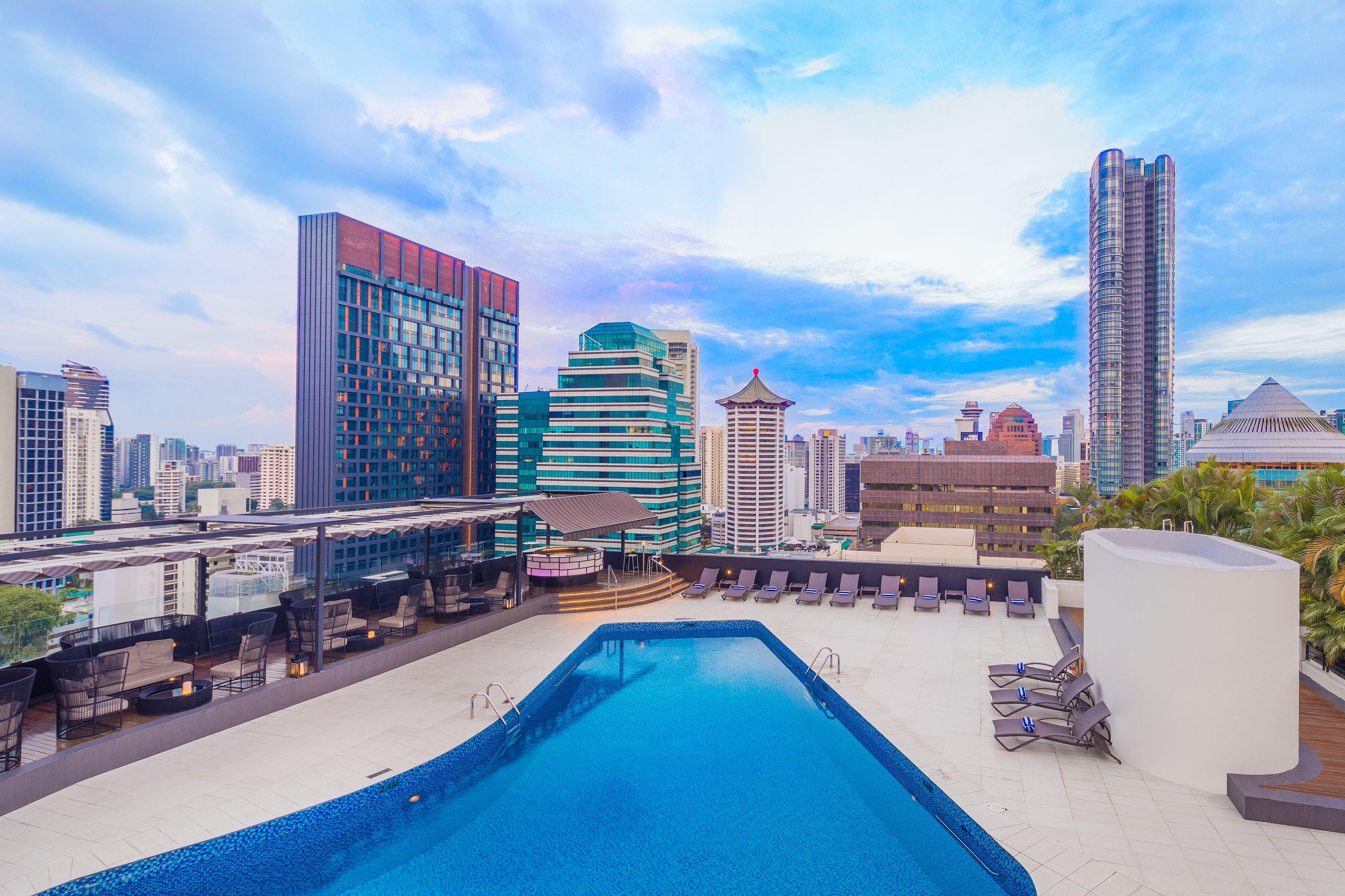 Voco Orchard Singapore By Ihg Екстер'єр фото The rooftop pool at the hotel