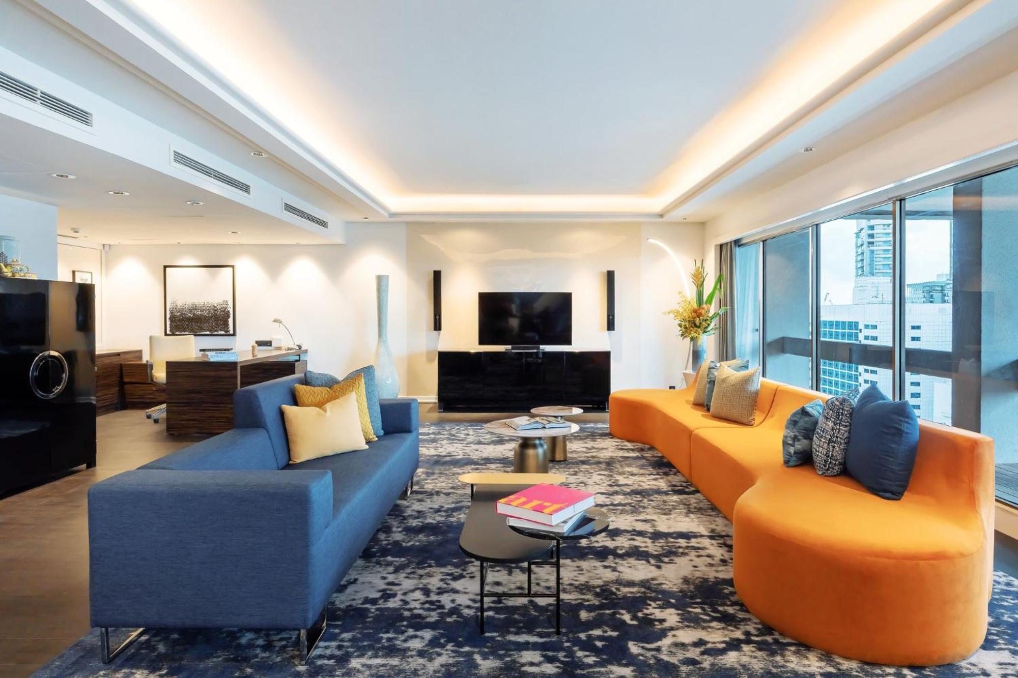 Voco Orchard Singapore By Ihg Екстер'єр фото The living room of a three-bedroom apartment