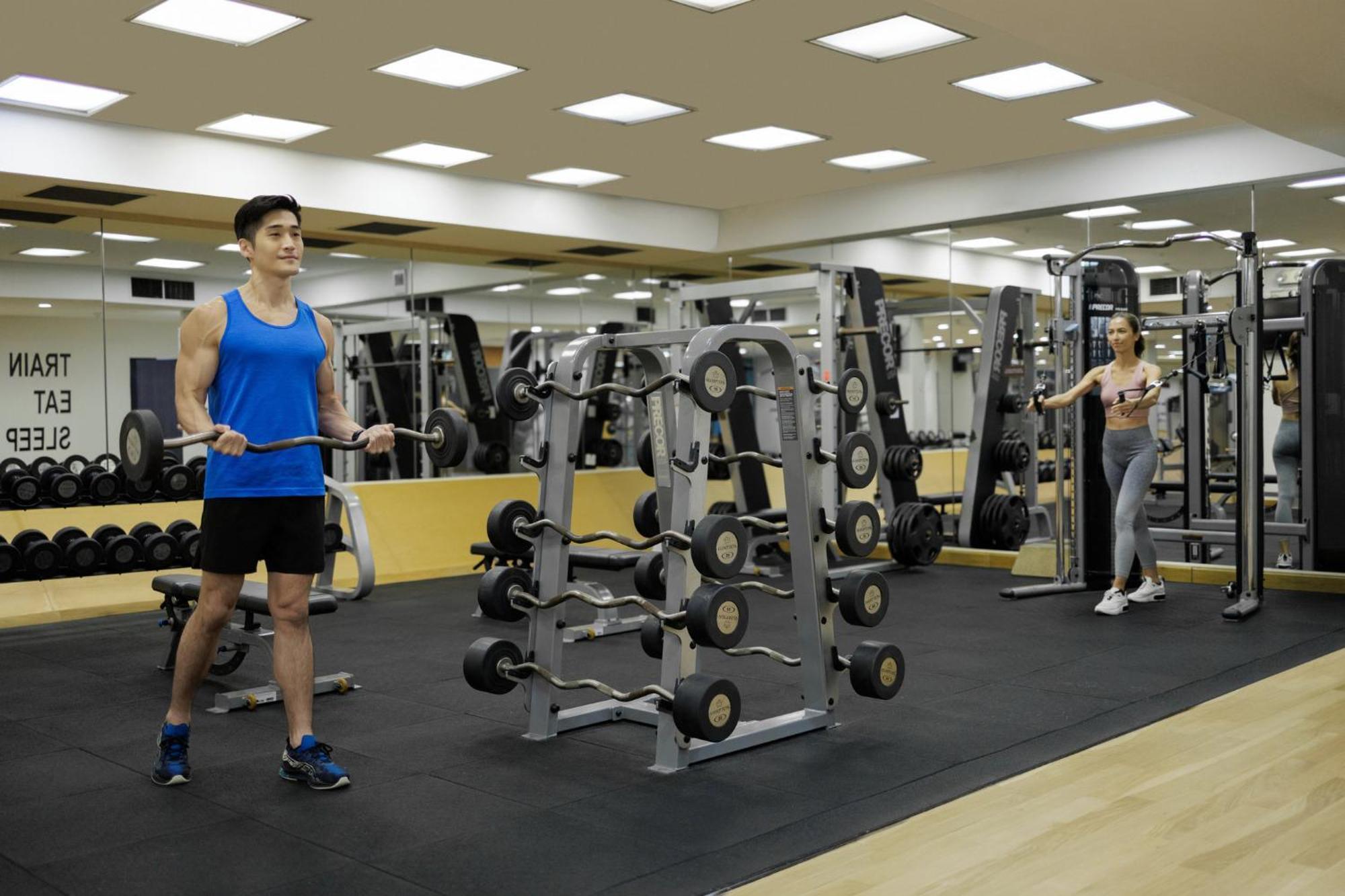 Voco Orchard Singapore By Ihg Екстер'єр фото The gym at the hotel