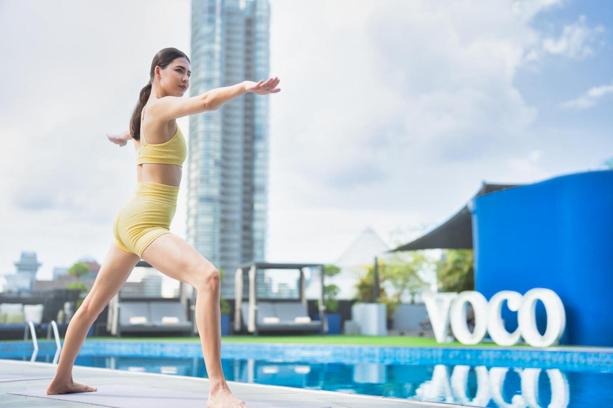 Voco Orchard Singapore By Ihg Екстер'єр фото A woman practicing yoga